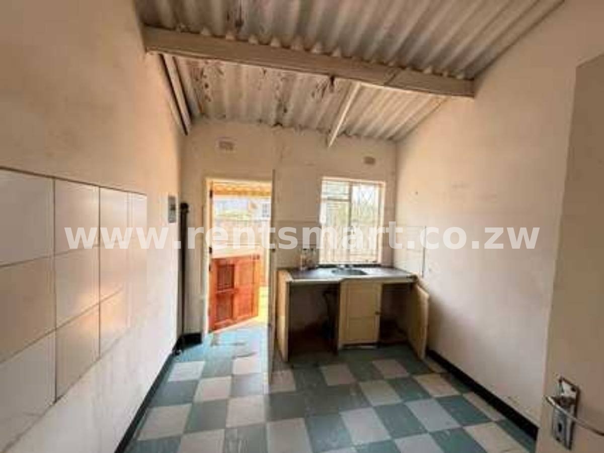 Neat 4-Bed Chinhoyi House with Verandah & Sewer - Image 6