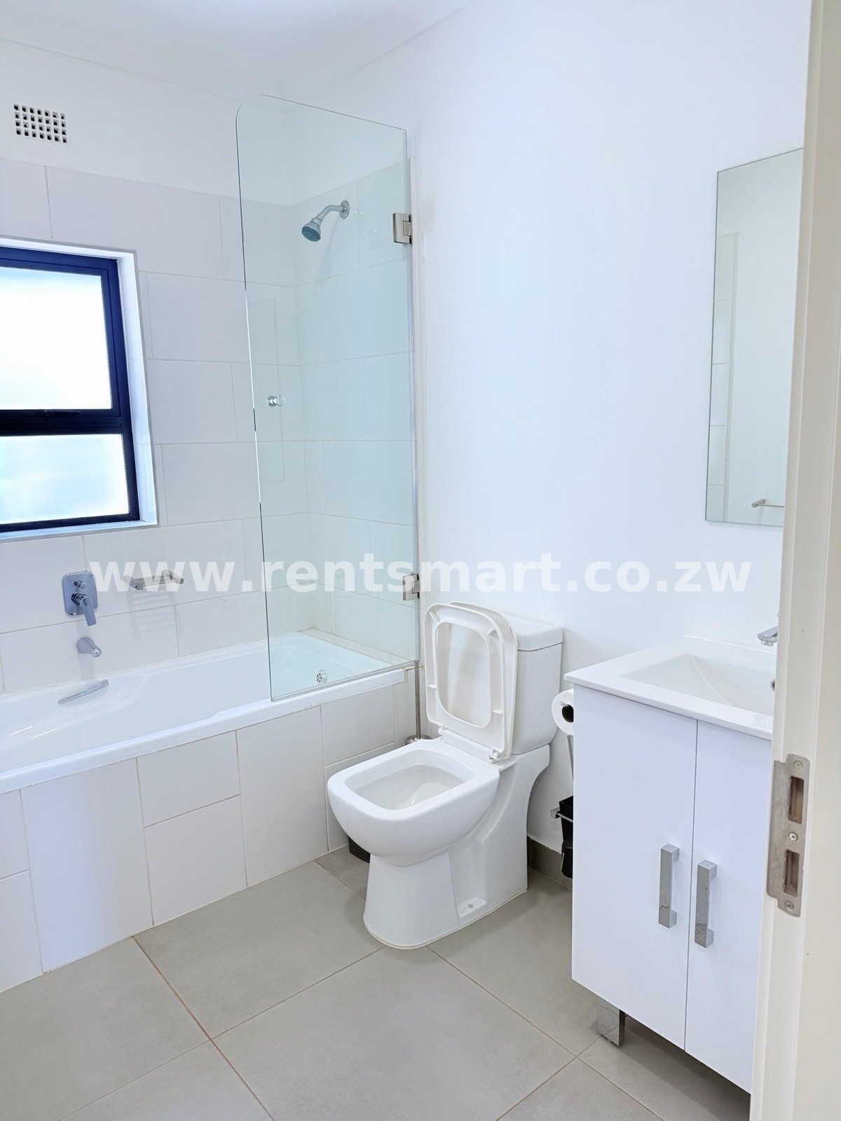 3 bedroom apartment - Image 7