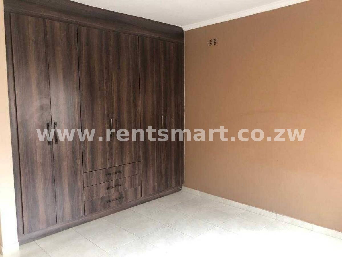 ASPINDALE PARK NEWLBUILT 3 bed house - Image 2