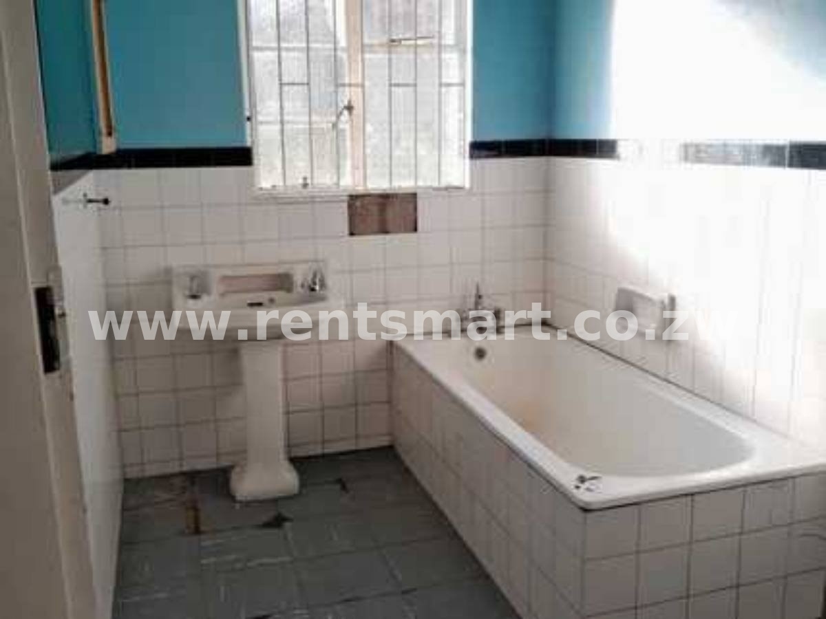 Park town 3 Bed Main House for rent - Image 9