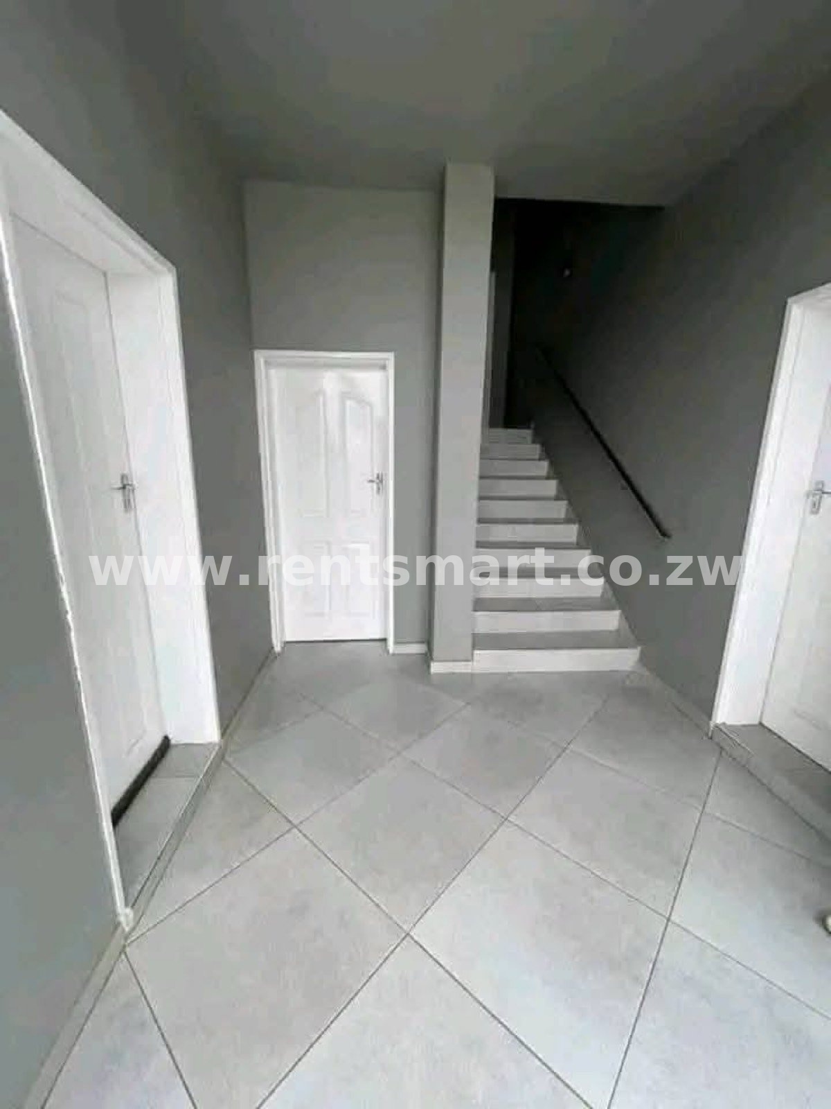 Room in 3 bed flat madokero - Image 5