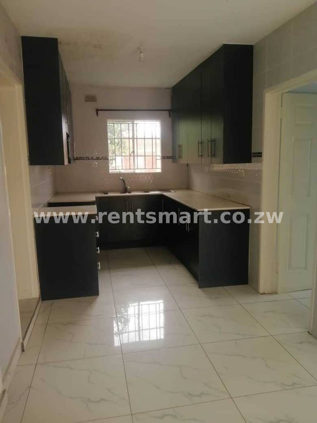 Westgate Area D Neat 2Bed Apartment - Image 1