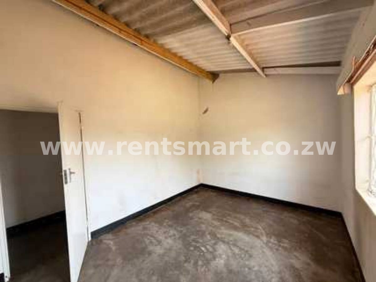 Neat 4-Bed Chinhoyi House with Verandah & Sewer - Image 5
