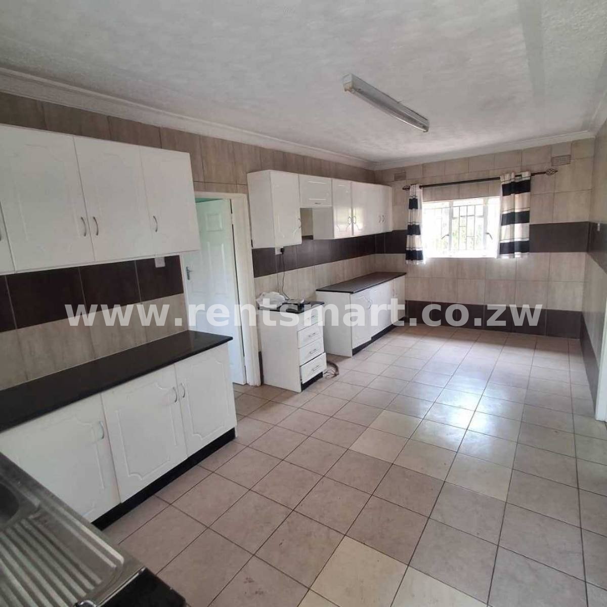 MT PLEASANT 4 BEDROOMED HOUSE TO RENT - Image 3