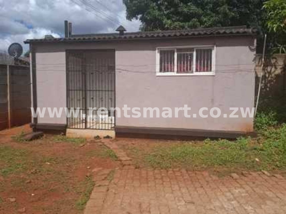 To let a single self contained staff quarters in Cranborne - Image 1