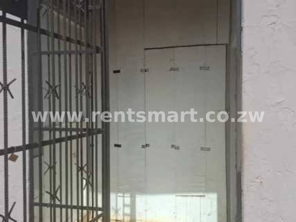 To let a single self contained staff quarters in Cranborne - Image 2