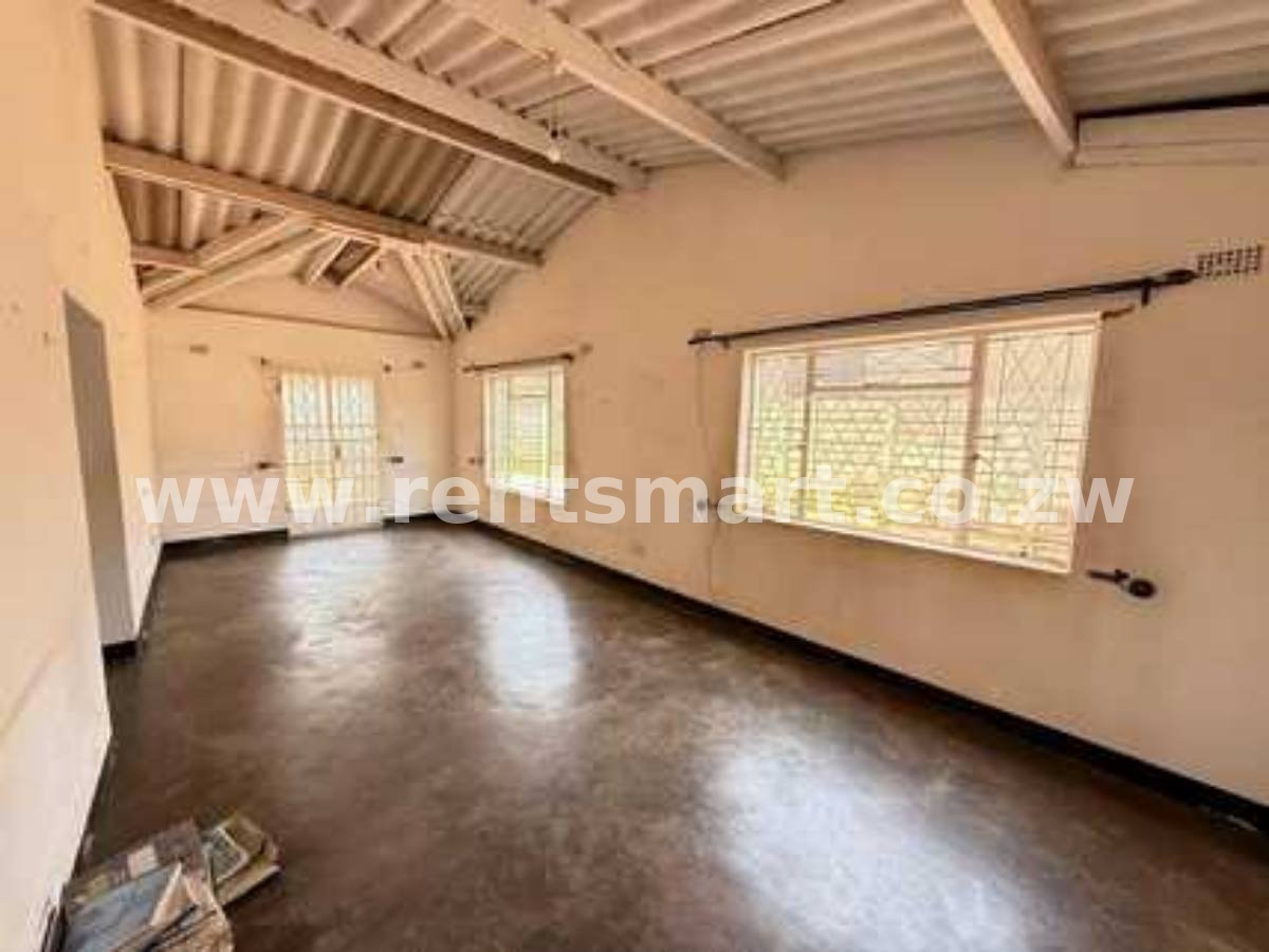 Neat 4-Bed Chinhoyi House with Verandah & Sewer - Image 3
