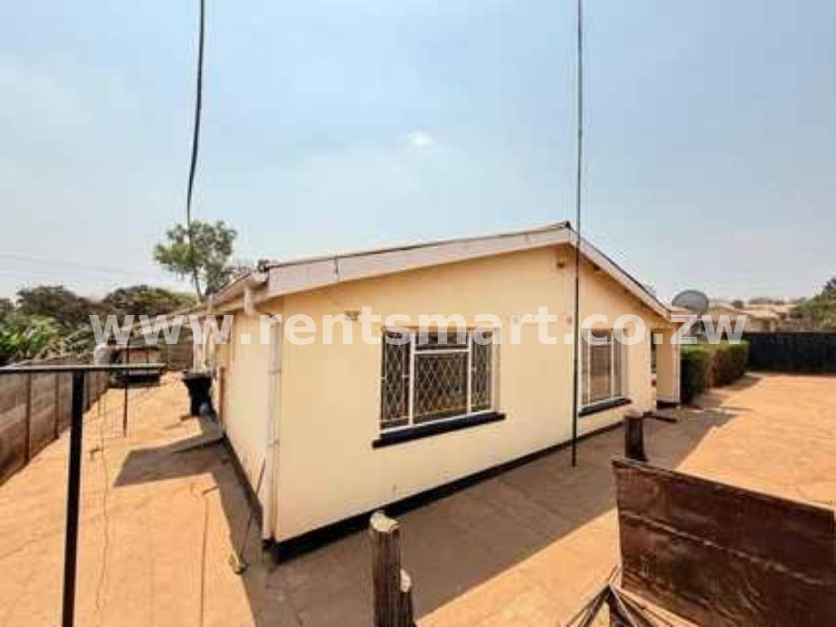 Neat 4-Bed Chinhoyi House with Verandah & Sewer - Image 2